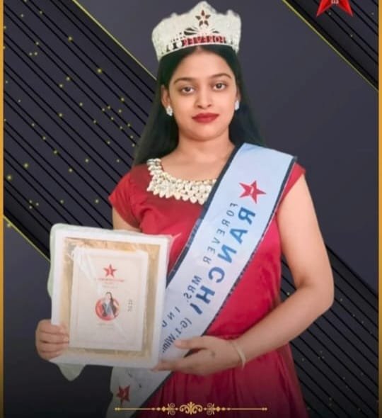 धनबाद की युवा अधिवक्ता रूनी सिंह ने जीता Mrs. Ranchi 2025 का खिताब.. टॉप 02 में हुआ चयन…