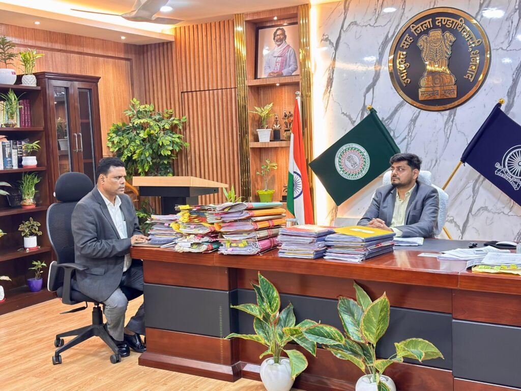 उपायुक्त ने केंदुआडीह में जहरीली गैस रिसाव मामले को लेकर NDRF की एक्सपर्ट टीम के साथ की महत्वपूर्ण बैठक…