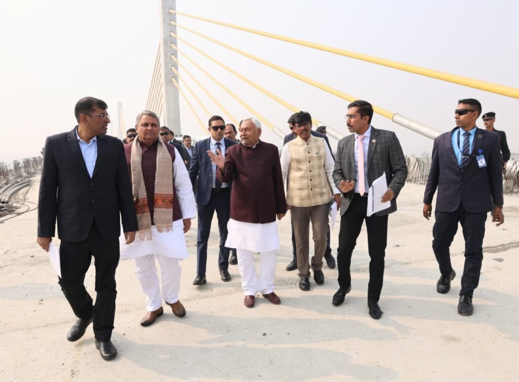 CM नीतीश कुमार ने कच्ची दरगाह-बिदुपुर 6 लेन गंगा पुल परियोजना के द्वितीय चरण के हाजीपुर-महनार पथ से चकसिकंदर तक के निर्माण कार्य का लिया जायजा, तेजी से पूर्ण करने का दिया निर्देश…