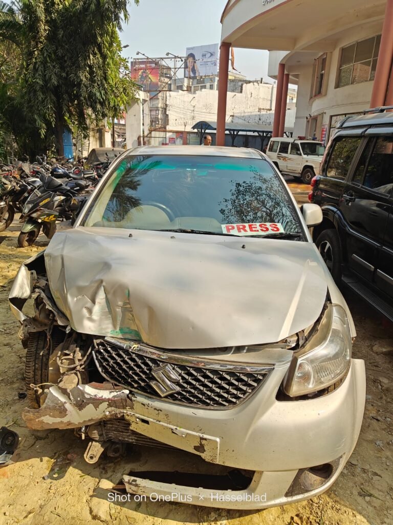 बैंकमोड़ पुलिस ने प्रेस लिखा स्विफ्ट कार किया ज़ब्त..गाड़ी में लदा एक गाय और दो बछड़ा बरामद, गाड़ी छोड़ तीन लोग हुए फरार…..