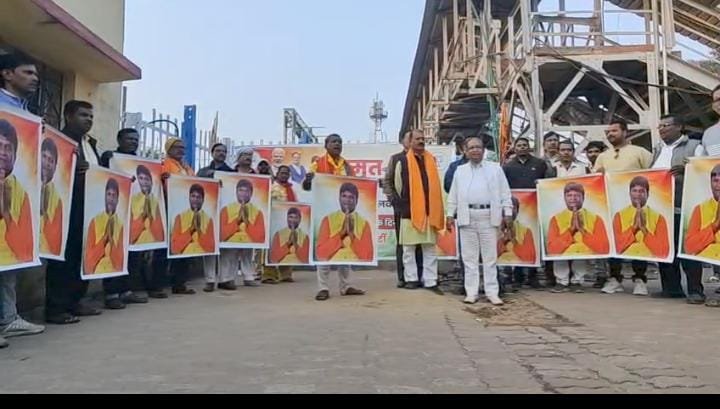 कुमारधुबी रेलवे स्टेशन परिसर में भाजपाईयों ने हम होंगे कामयाब के तहत किया कार्यक्रम,दुर्ग्यामी ट्रेनों का ठहराव का दिया संकेत…