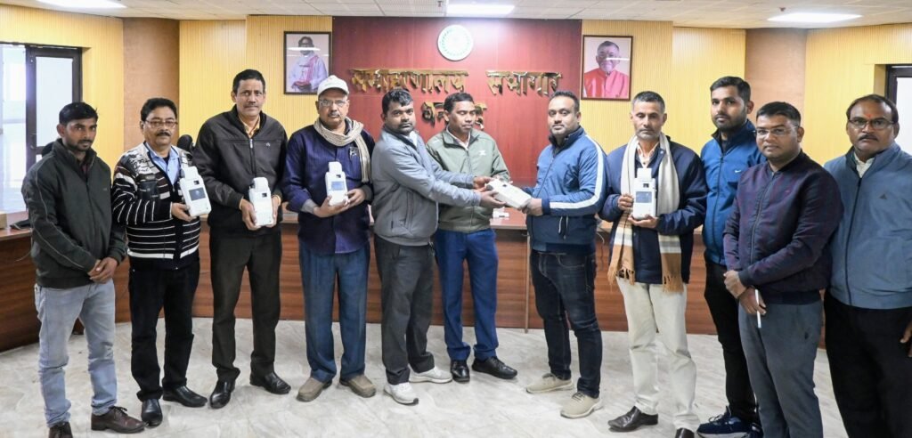 धान अधिप्राप्ति केंद्रों के बीच 4जी ई-पोस मशीन का वितरण…