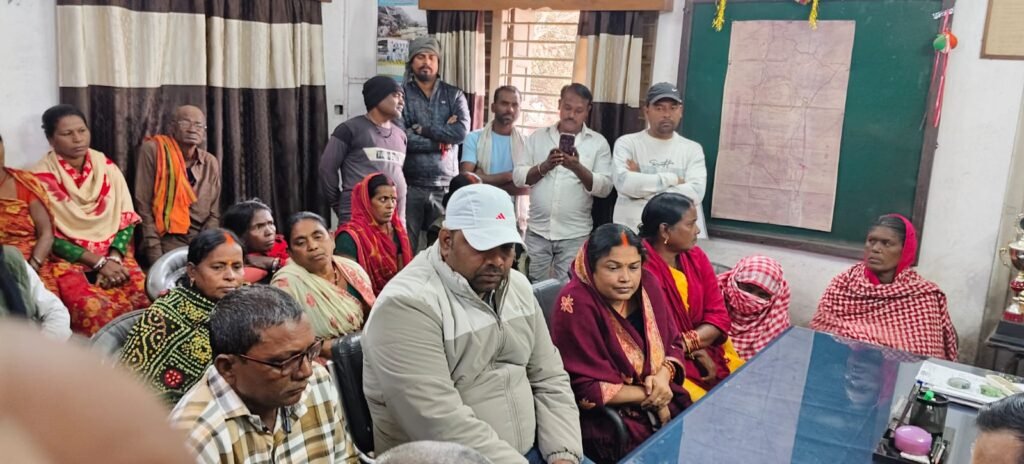 बीसीसीएल के विश्वकर्मा प्रोजेक्ट प्रबंधन के खिलाफ आक्रोश..युवा बेरोजगार मंच बिजली ,पानी और रोज़गार के मुद्दे पर ज्ञापन सौंपा…