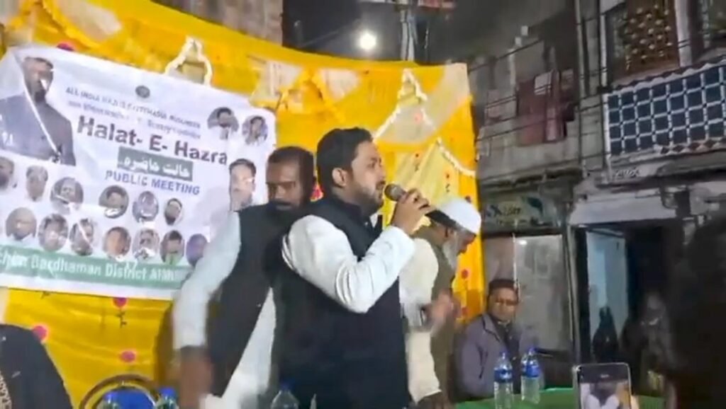 पश्चिम बंगाल के आसनसोल मे एआईएमआईएम जिलाध्यक्ष के ऊपर फेकें गए अंडे और पत्थर सभा के दौरान हुई घटना…