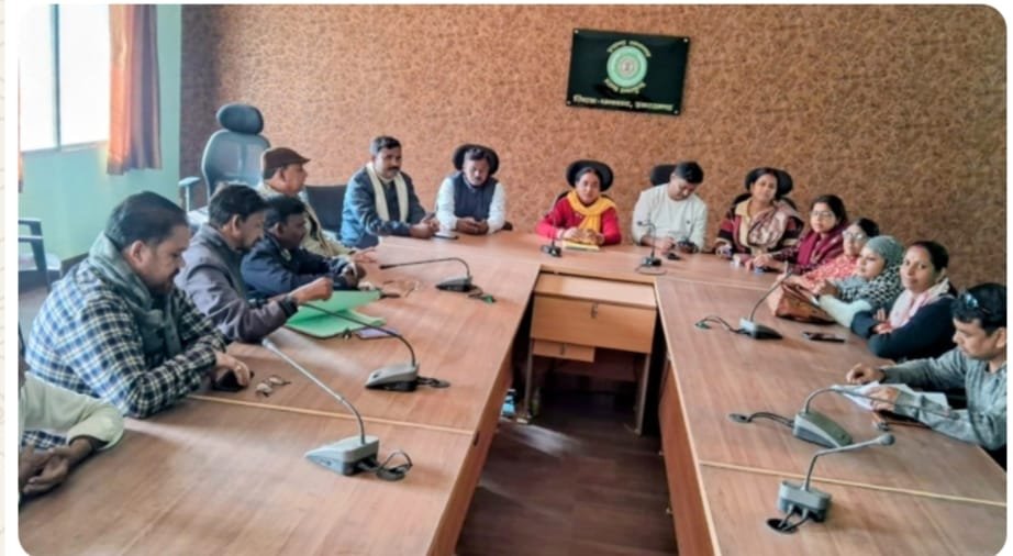 ठिठुरन भरी ठंड में गरीबों को नहीं मिला कंबल, मुखिया संघ में आक्रोश…