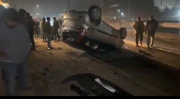 तेज रफ्तार कार ने चार वाहनों को मारी टक्कर, एक की हालत गंभीर…