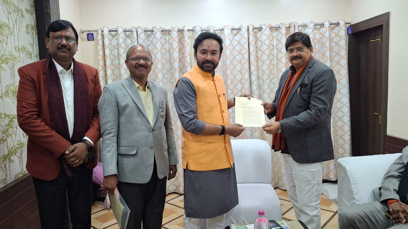 बीसीसीएल श्रमिकों की समस्याओं को लेकर MLA राज सिन्हा ने केंद्रीय कोयला मंत्री से मिलकर की बात एवं सौंपा ज्ञापन…