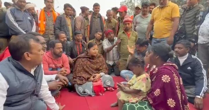 रेमकी कम्पनी के खिलाफ सफाईकर्मियों का आंदोलन,MLA सह जश्रसं की महामंत्री रागिनी सिंह बोलीं– हर लड़ाई में मजदूरों के साथ…