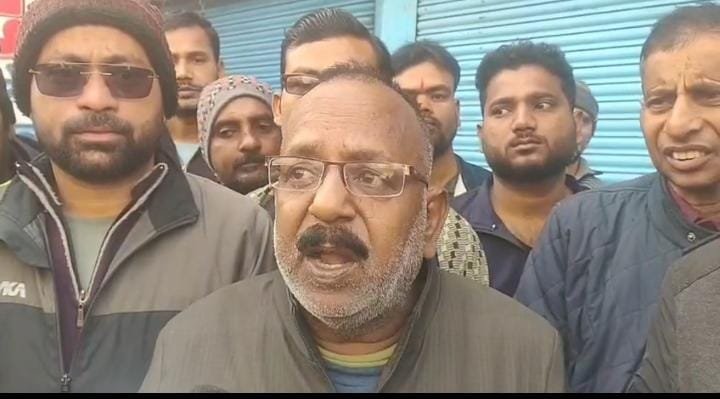 सनसनीखेज गोलीकांड के बाद बाजार बंद — स्थानीय भय और प्रशासन पर सवाल….