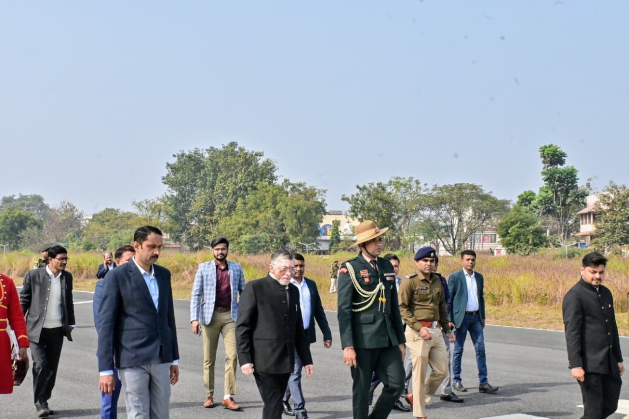 राज्यपाल के धनबाद आगमन पर उपायुक्त व एसएसपी ने किया स्वागत…