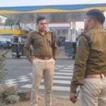 धनबाद में सड़क सुरक्षा को लेकर SSP स्वयं सड़क पर उतरे, डेढ़ दर्जन वाहन जब्त..मेमको मोड़ पर गलत दिशा में चल रहे कार, स्कूल बस, टेम्पो व दोपहिया वाहनों पर कार्रवाई…