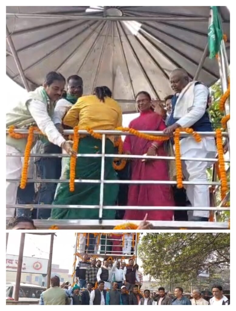 धनबाद के रेलवे स्टेशन परिसर में झारखंड के पुरोधा कहे जाने वाले स्वर्गीय विनोद बिहारी महतो की मनाई गई पुण्यतिथि..