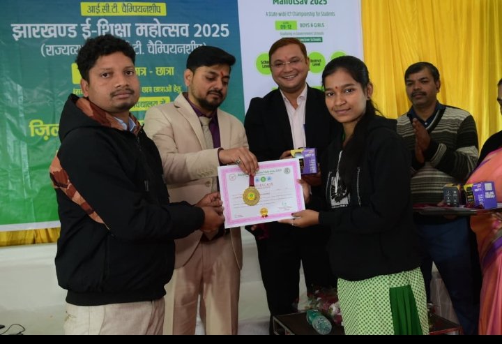 उपायुक्त ने किया आईसीटी चैम्पियनशीप में चयनित छात्रों को सम्मानित..