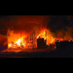 धनबाद में आग की घटना: बरमसिया रेलवे क्रॉसिंग के पास झुग्गी नुमा दुकानों में लगी आग, 4 दुकानें जलकर राख….