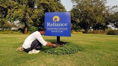 गुजरात में रिलायंस का निवेश अगले पाँच साल में ₹3.5 लाख करोड़ से बढ़कर ₹7 लाख करोड़ होगा – मुकेश अंबानी…