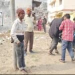 दिनदहाड़े चोरी का प्रयास, स्थानीय लोगों ने युवक को पकड़कर पुलिस के हवाले किया…