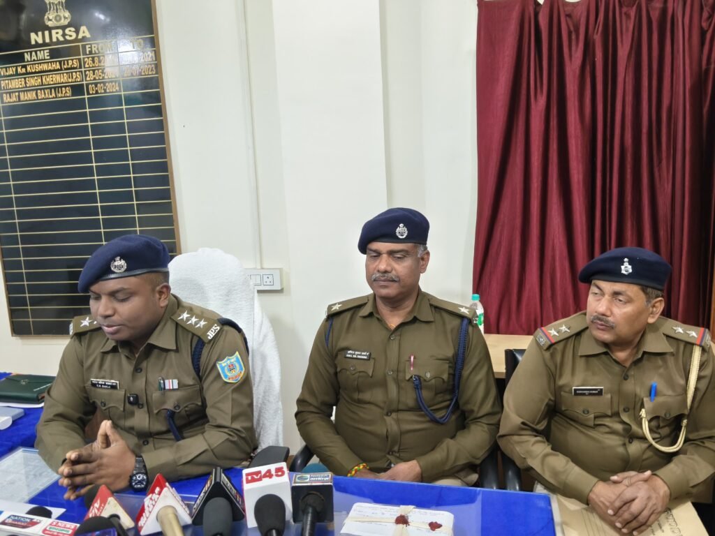 निरसा एसडीपीओ ने किया प्रेस वार्ता एक गिरफ्तारी..पिस्टल बरामद…