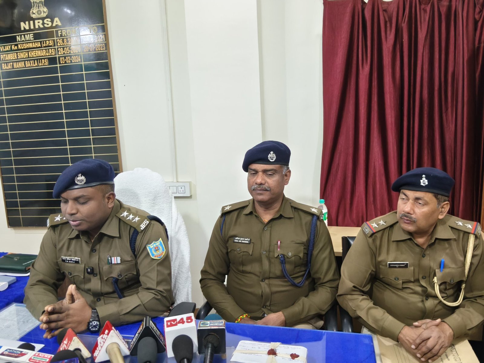 निरसा एसडीपीओ ने किया प्रेस वार्ता एक गिरफ्तारी..पिस्टल बरामद…