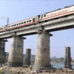 लोहरदगा–रांची रेलखंड पर बड़ा रेल हादसा टला, क्षतिग्रस्त पुल से ट्रेनें गुजर गईं…