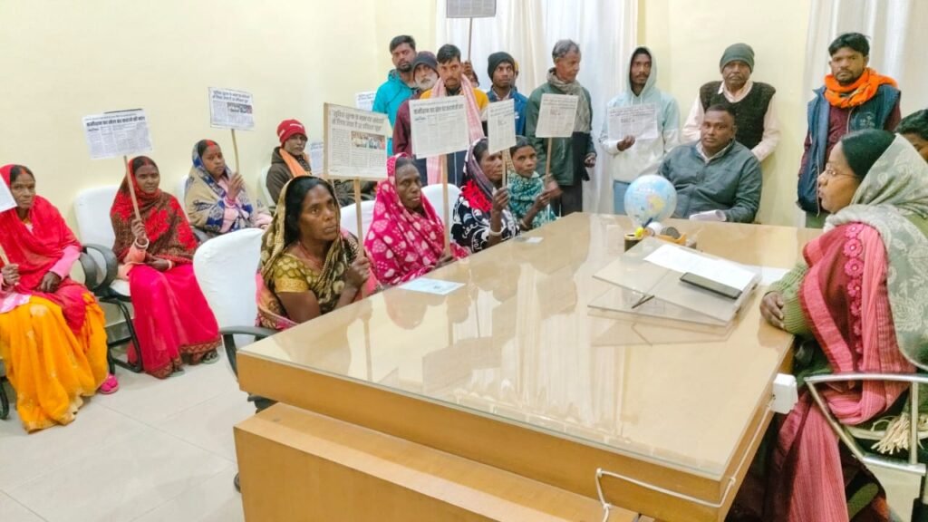 जिप उपाध्यक्ष ने किया ग्रामीणों के साथ विरोध प्रदर्शन, जिला परिषद में घोर भ्र्ष्टाचार का लगाया आरोप…