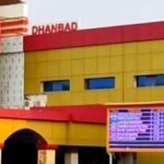 धनबाद स्टेशन की थ्रू लेन बनी उगाही लेन, रेलवे नियमों को ठेंगा दिखाकर खुलेआम अवैध वसूली…