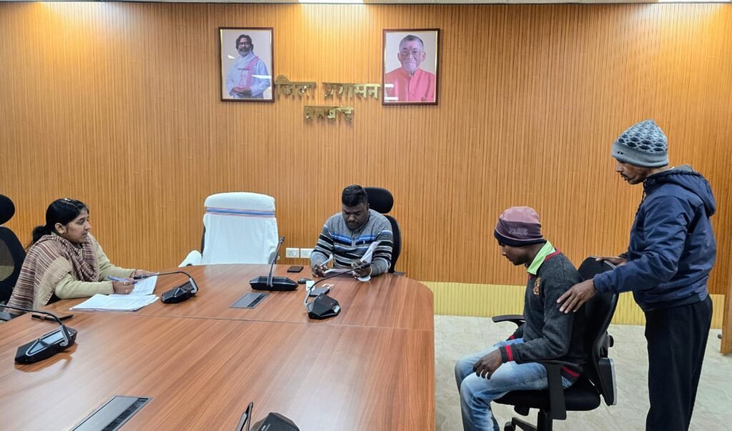 जनता दरबार में आम जनों की सुनी गई शिकायतें…