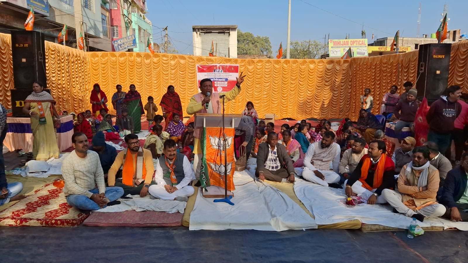 निकाय चुनाव की मांग को लेकर मिहिजाम स्टेशन चौक पर भाजपा का धरना…