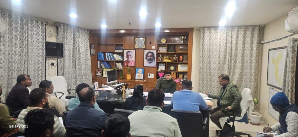 नगर आयुक्त IAS आशीष गंगवार ने शहरी जलापूर्ति योजनाओं की समीक्षा…