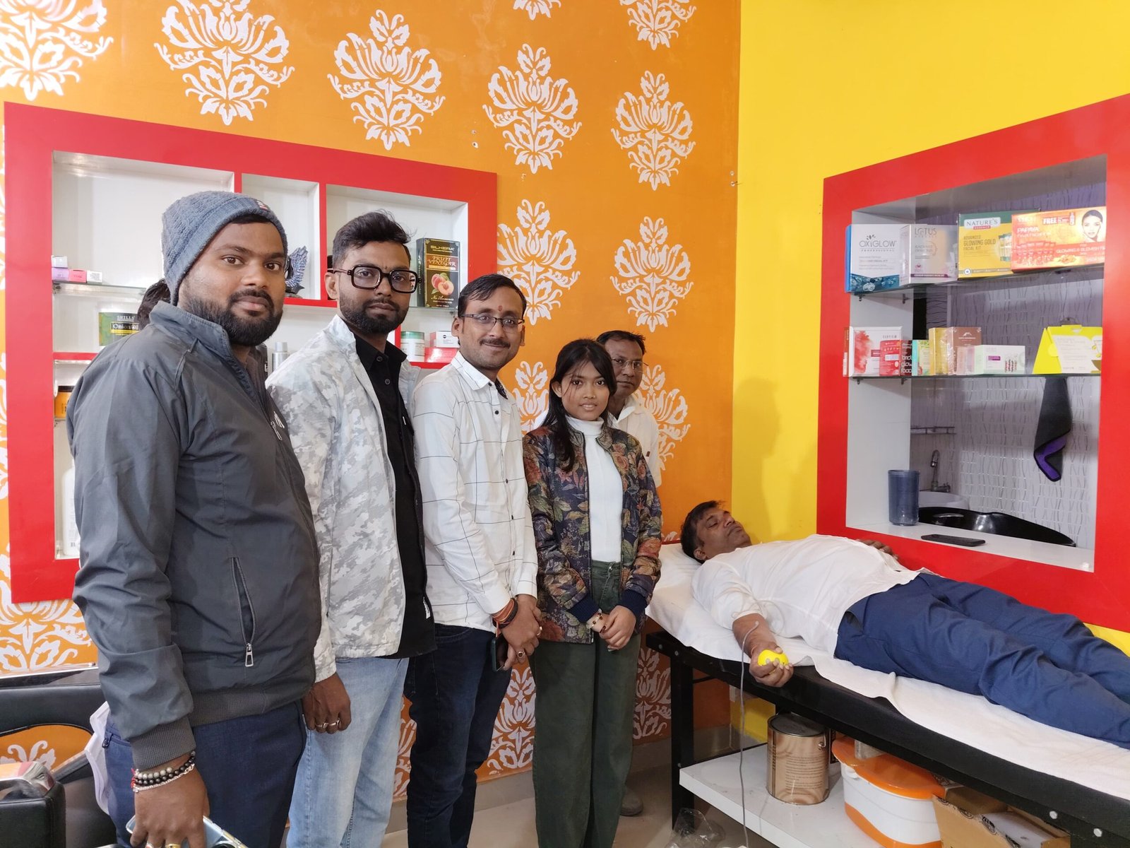 थैलेसीमिया सोसाइटी और एकता मैकओवर की तरफ आयोजित किया रक्तदान शिविर…