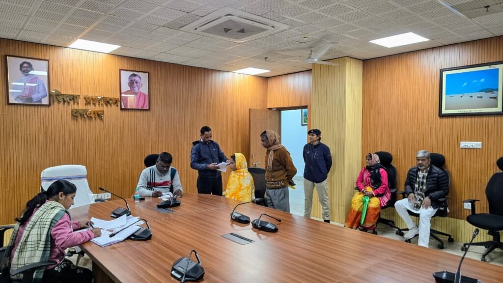 बुजुर्ग ने की पुत्र -पुत्रवधु द्वारा प्रताड़ित करने व बलपूर्वक संपत्ति पर कब्जा करने की शिकायत…