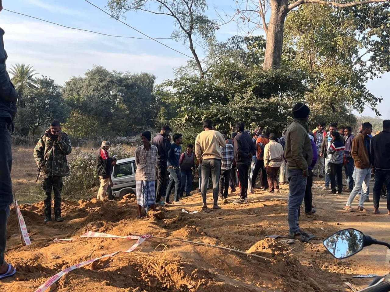 बलियापुर में भीषण सड़क हादसा, डिनोबली स्कूल की गाड़ी और स्कूटी की जोरदार टक्कर, एक व्यक्ति की दर्दनाक मौत…