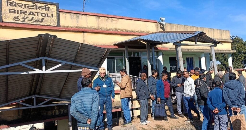 धनबाद स्टेशन पर चलाया गया मजिस्ट्रेट चेकिंग अभियान…