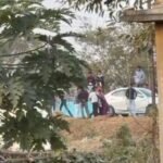 मैथन डैम पर बाइक टकराने को ले दो पक्ष आपस में भिड़े जमकर चले लात घुसे…