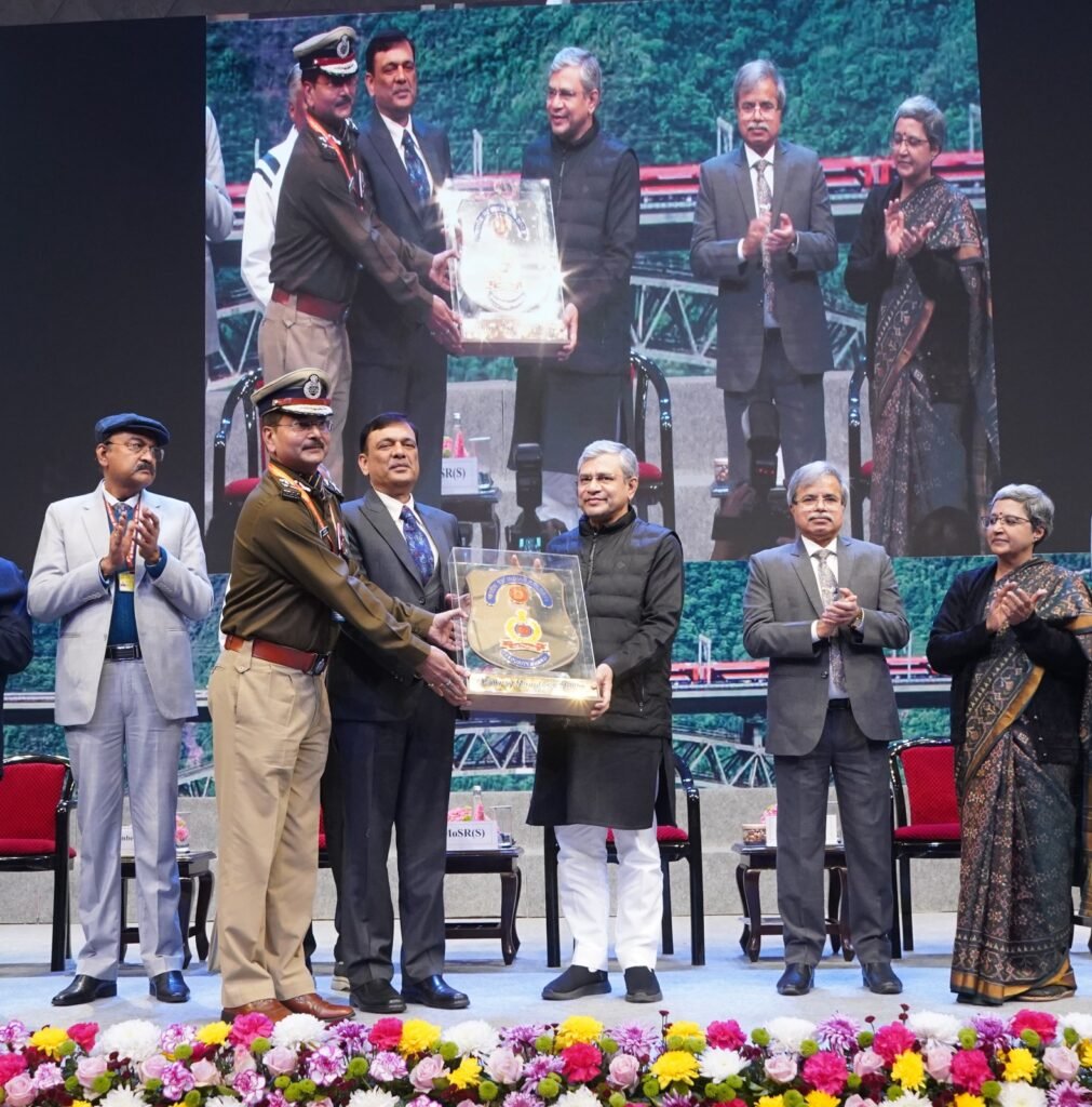 रेल मंत्री ने 100 अधिकारियो – कर्मचारियों को अति विशिष्ट रेल सेवा पुरस्कार-2025 से सम्मानित..ECR के 02 अधिकारी एवं 06 रेल कर्मी भी सम्मानित…