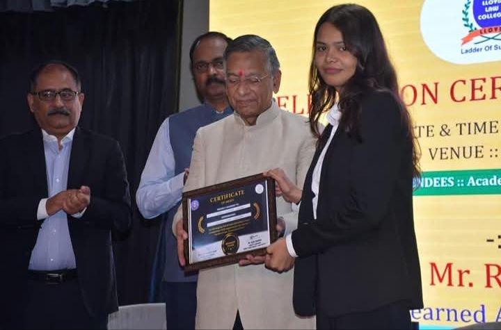 GOOD NEWS: भाजपा नेता की पुत्री डुमरियाटांड़ की निधि सिंह ने पहली बार में पास किया Bar Council of India की परीक्षा…