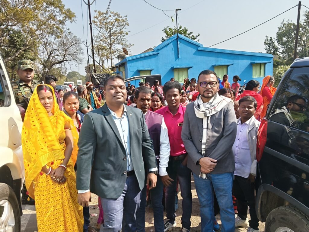 मैथन में दिशोम गुरु शिबू सोरेन का जन्मदिन केक काटकर मनाया गया, कंबल, शॉल, चॉकलेट बाटे गए…