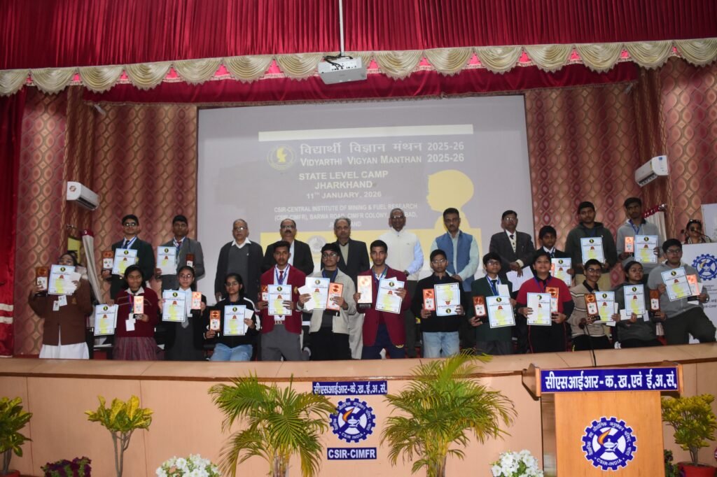 सीएसआईआर-सीआईएमएफआर ने 140 विद्यार्थियों की भागीदारी के साथ झारखंड राज्य-स्तरीय वीवीएम शिविर की मेज़बानी की…