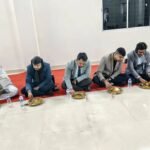 गुरुजी शिबू सोरेन के आश्रम पहुंचा धनबाद का जिला प्रशासन.. 81वां जन्मदिन वर्षगांठ के भोज में शामिल हुए चारों IAS अधिकारी डीसी ,डीडीसी ,एसडीएम और नगर आयुक्त सभी ज़मीन पर बैठ कर भोजन ग्रहण किए…