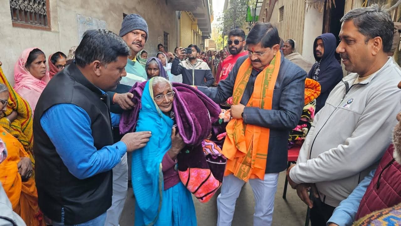 विधायक राज ने किया कंबल वितरण…
