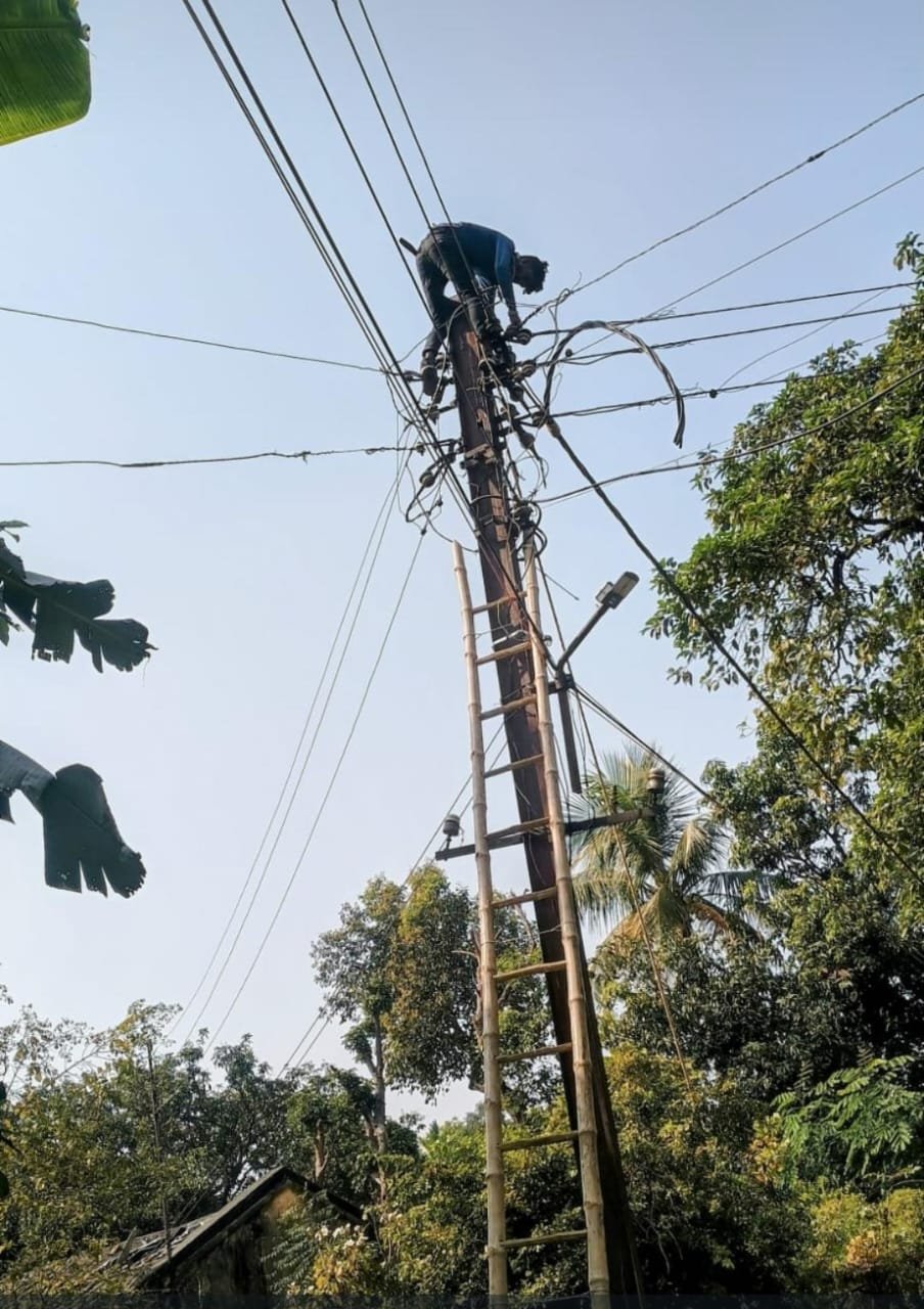 आवासीय क्षेत्र में खुले बिजली तार के मकड़जाल से जल्द छुटकारा…