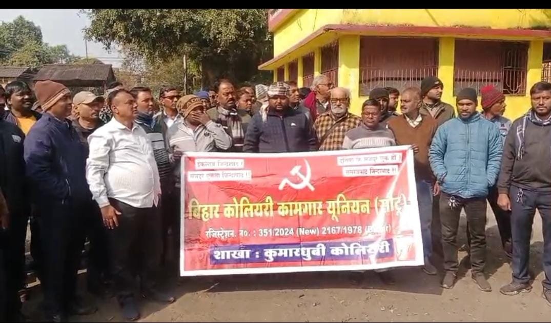 चिरकुंडा थाना परिसर में आगयी लाठीचार्ज की नौबत,विधायक ने कहा यह पुलिस के लिए दुर्भाग्यपूर्ण बात है…