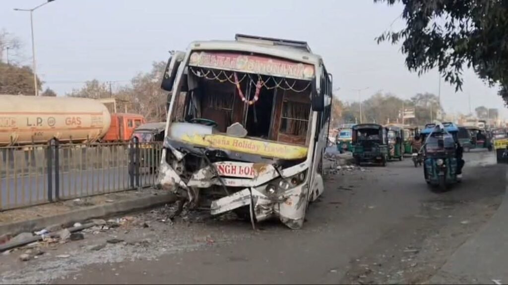 NH-19 पर खड़ी मौत, क्या फिर बड़े हादसे का इंतजार कर रहा है प्रशासन?