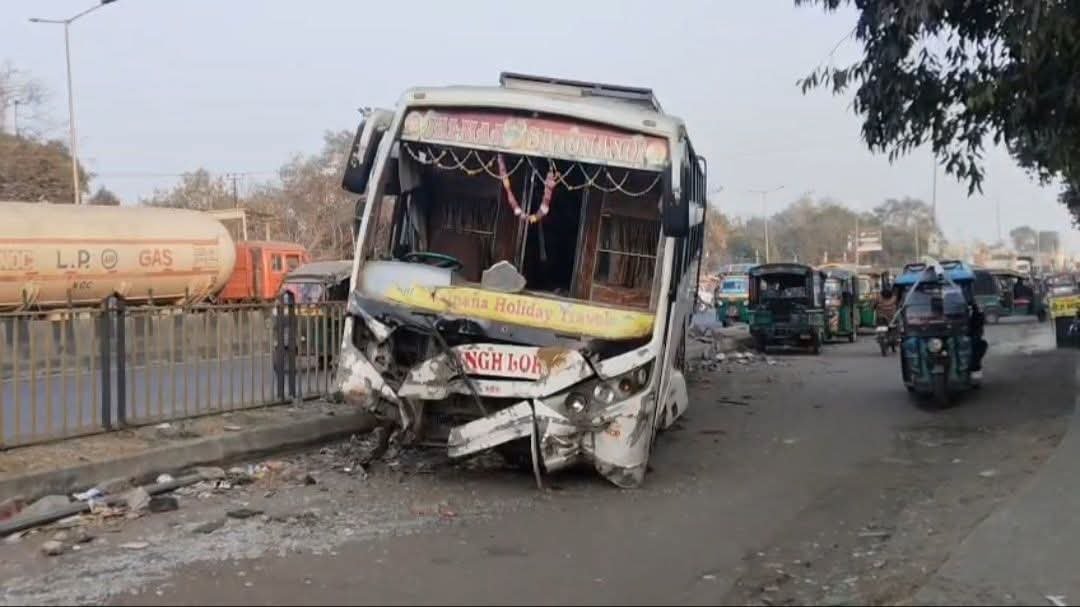 NH-19 पर खड़ी मौत, क्या फिर बड़े हादसे का इंतजार कर रहा है प्रशासन?