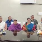 धनबाद की पहली मेयर रही इंदु सिंह फिर उतरेगी धनबाद मेयर चुनाव संग्राम में.. बहु आसनी सिंह के साथ इंदु सिंह ने की प्रेस वार्ता…