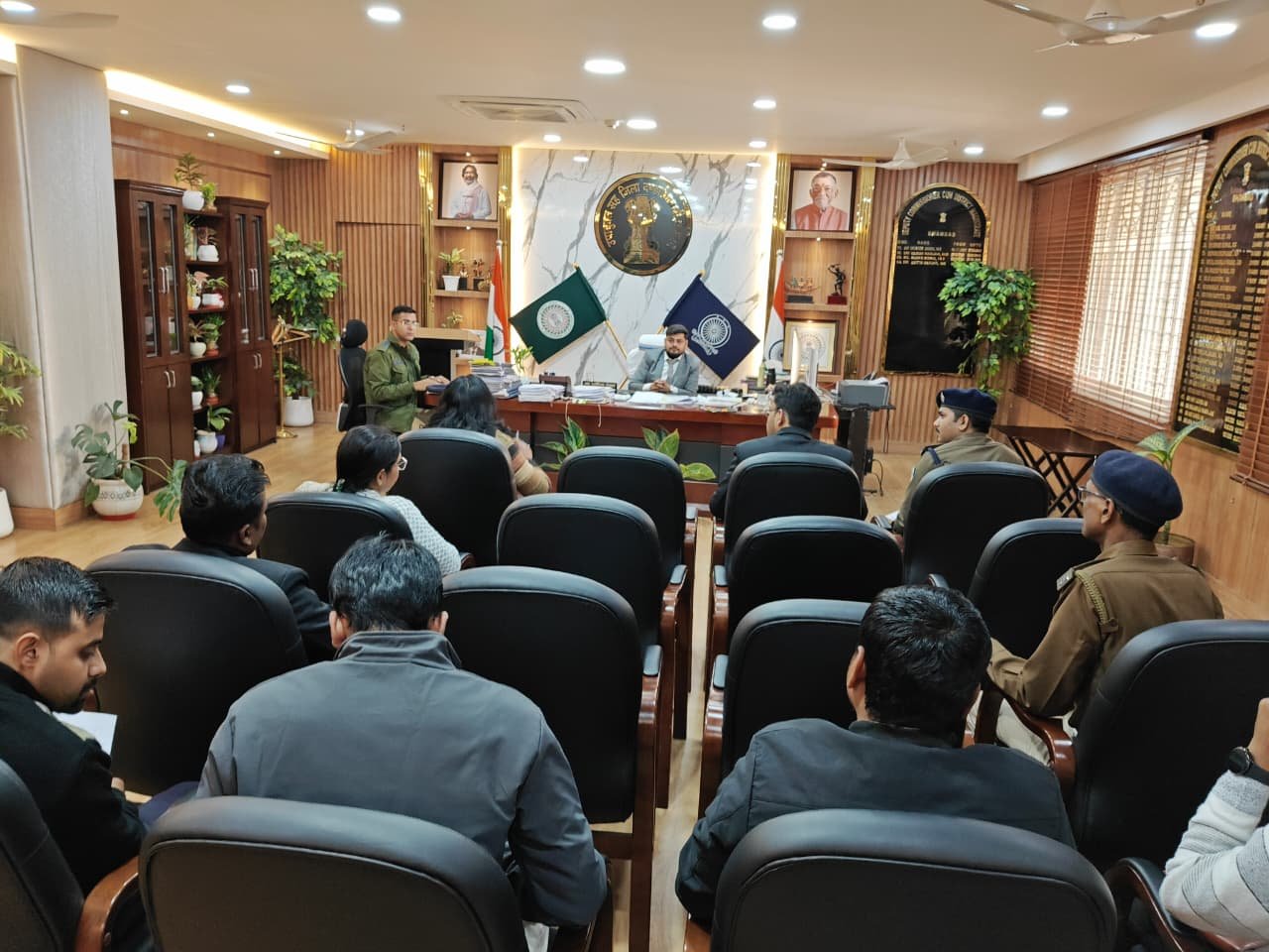 गृह रक्षकों के नव नामांकन हेतु शारीरिक दक्षता परीक्षा को लेकर उपायुक्त की अध्यक्षता में की गई बैठक…