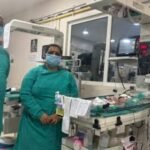 वेंटिलेटर पर जिंदगी और मौत से जूझ रही नवजात बच्ची को छोड़ गए परिजन…