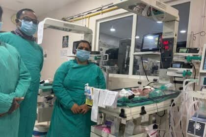 वेंटिलेटर पर जिंदगी और मौत से जूझ रही नवजात बच्ची को छोड़ गए परिजन…