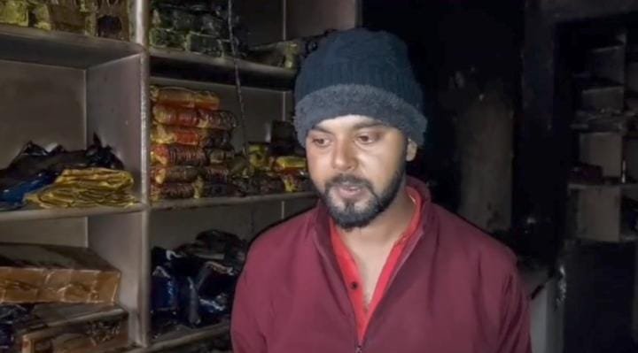 शॉर्ट सर्किट से किराना स्टोर में लगी आग, नगदी समेत लाखों का सामान जलकर राख…