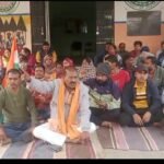 चिरकुंडा नगर परिषद के पूर्व उपाध्यक्ष जय प्रकाश सिंह ने कार्यालाय के बाहर विभाग के खिलाफ धरना…