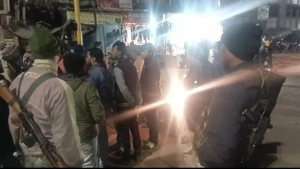 निरसा में एक अनियंत्रित ट्रक से एक परिवार गंभीर रूप से घायल कई दुकान इसकी चपेट में…